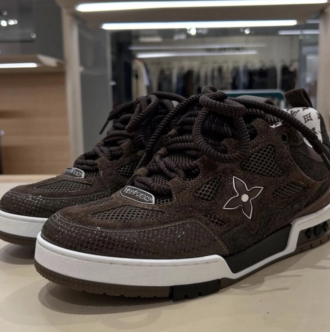 Louis Vuitton Skate disponible en el catálogo KindMind